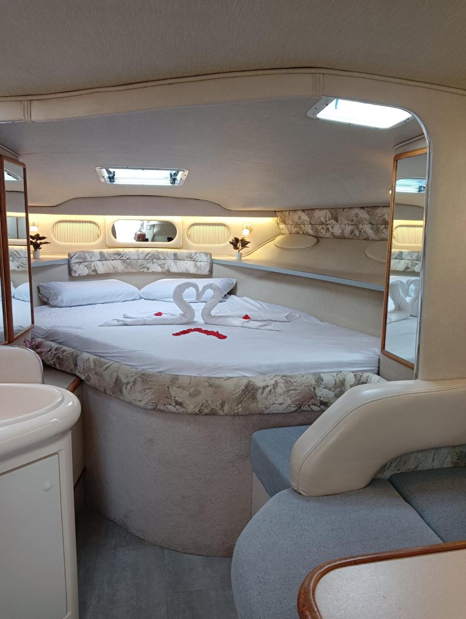 Diagonal Mar Sailboat Hotel Sant Adria de Besos Bagian luar foto